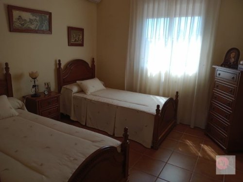 CHALET EN VENTA EN ALMENDRALEJO (TIZA)