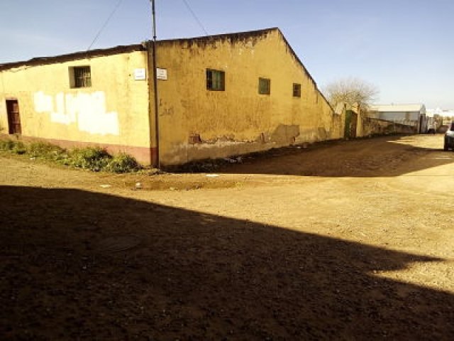 NAVE EN VENTA EN ALMENDRALEJO (CTRA. SANTA ANA)