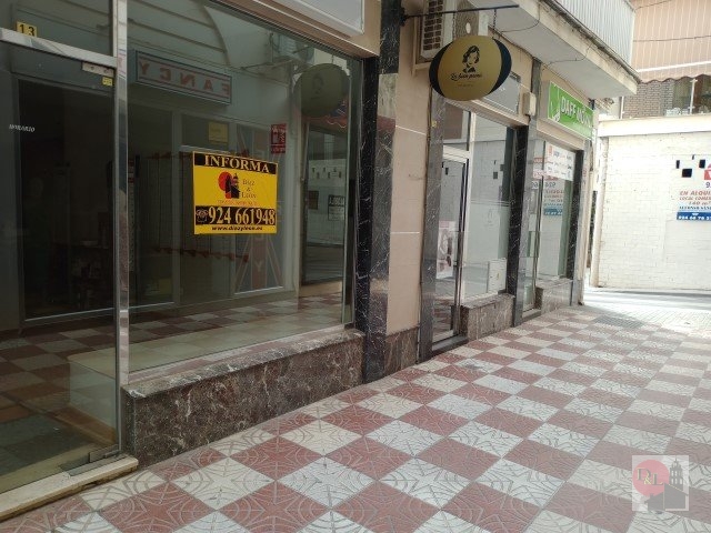 LOCAL EN TRASPASO EN ALMENDRALEJO (CENTRO)