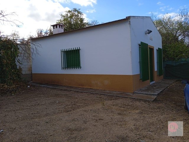 CHALET EN VENTA EN ALMENDRALEJO (PANTANO DE ALANGE)