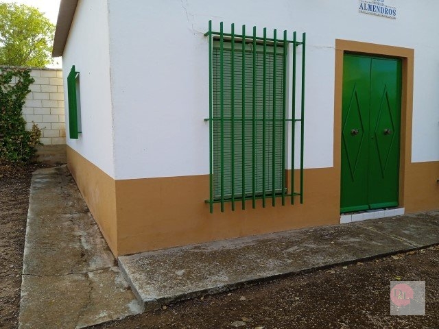 CHALET EN VENTA EN ALMENDRALEJO (PANTANO DE ALANGE)