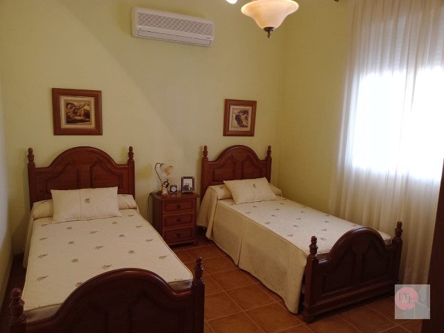 CHALET EN VENTA EN ALMENDRALEJO (TIZA)