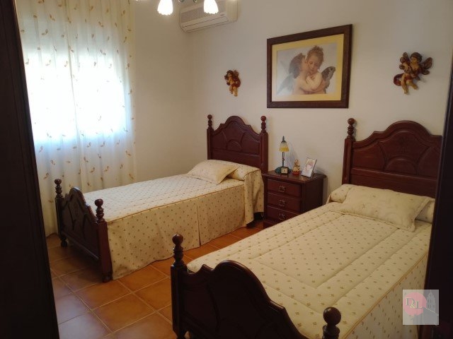 CHALET EN VENTA EN ALMENDRALEJO (TIZA)