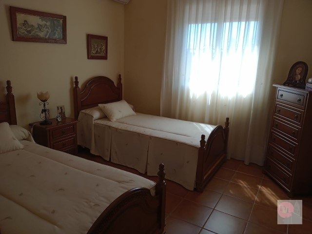 CHALET EN VENTA EN ALMENDRALEJO (TIZA)