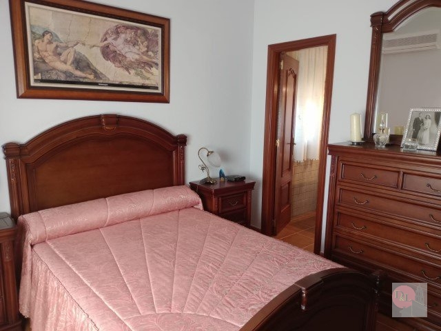 CHALET EN VENTA EN ALMENDRALEJO (TIZA)