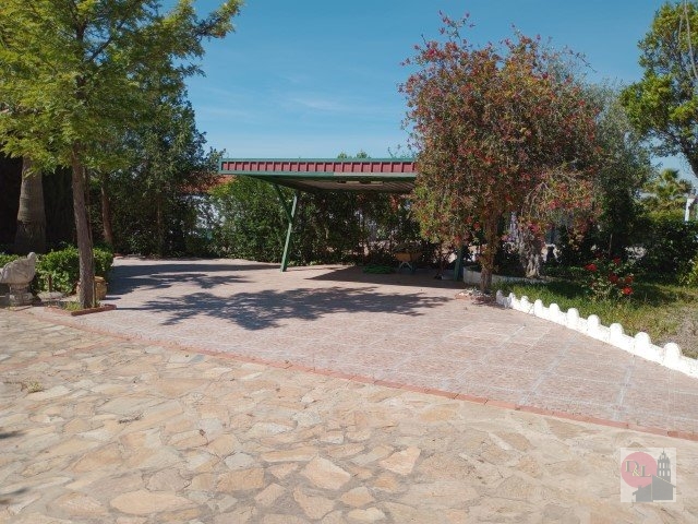 CHALET EN VENTA EN ALMENDRALEJO (TIZA)