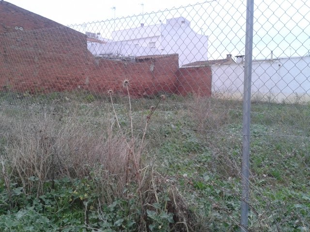 SOLAR COMERCIAL EN VENTA EN ALMENDRALEJO (POLIDERPORTIVO)